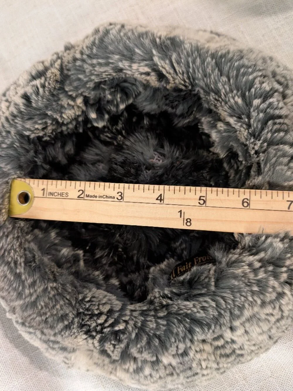 II Fait Froid Soft Black & Gray Matching Scarf with Fringe and hat